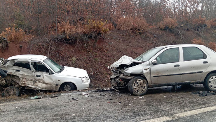 2 otomobilin çarpıştığı kazada 1 ölü, 2 yaralı