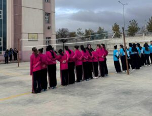 Konya Fenerbahçeliler Derneği Kadın Kolları, öğrencileri voleybolda buluşturdu