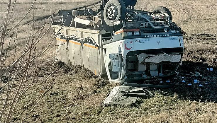 Konya yolunda kontrolden çıkan kamyon takla attı: 1 yaralı