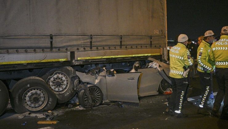Ankara’da tıra çarpan otomobildeki 2 kişi öldü, 1 kişi ağır yaralandı