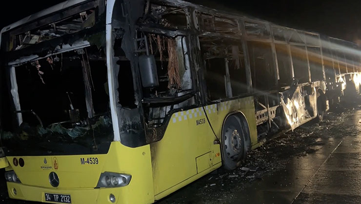 Arnavutköy’de yanan İETT otobüsü kullanılamaz hale geldi