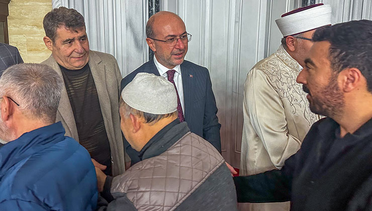 Başkan Pekyatırmacı Regaip Kandilini vatandaşlarla geçirdi