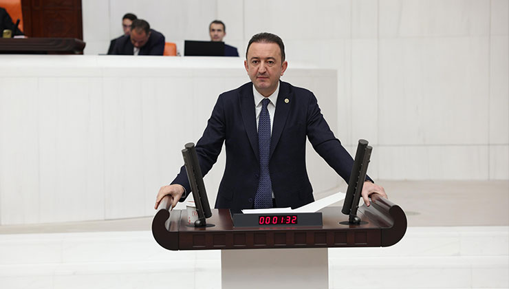  Bektaş: Akademisyenlerimiz insan onuruna yakışır bir ücretle çalışmalıdır