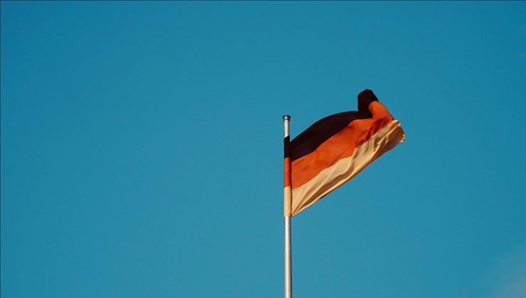 Berlin’de başörtülü kadına ırkçı saldırı