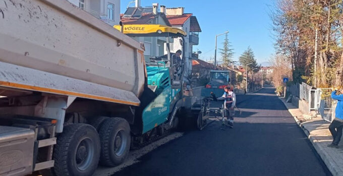 Beyşehir’de asfaltlama çalışmaları devam ediyor