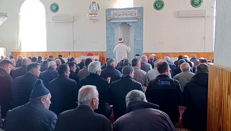 Beyşehir’de kuraklık için eller semaya kalktı