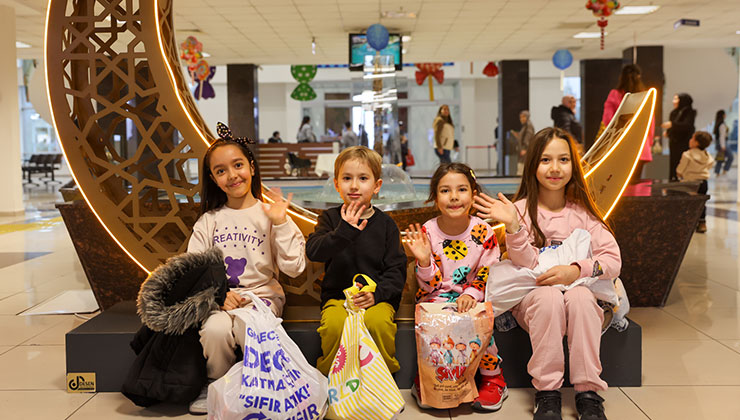 Binlerce çocuk belediyeye akın etti