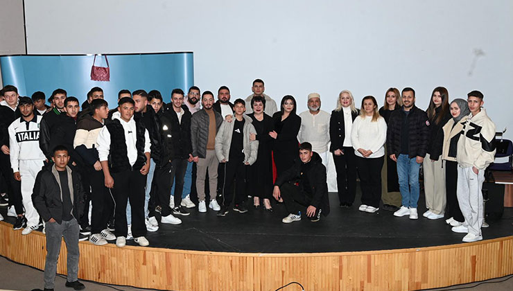 “Bizim Akif” tiyatro oyunu Seydişehir’de sahnelendi