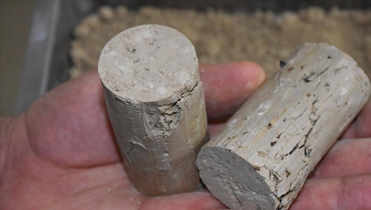 Cam, lastik ve poşet atıklarıyla dayanıklılığı yüksek yol kaplama malzemesi ürettiler