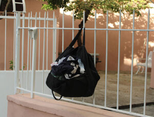 Camii avlusunda şüpheli çanta paniği