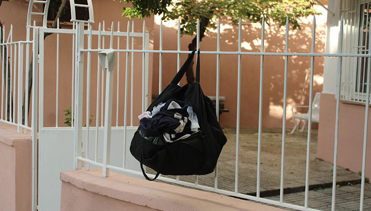 Camii avlusunda şüpheli çanta paniği