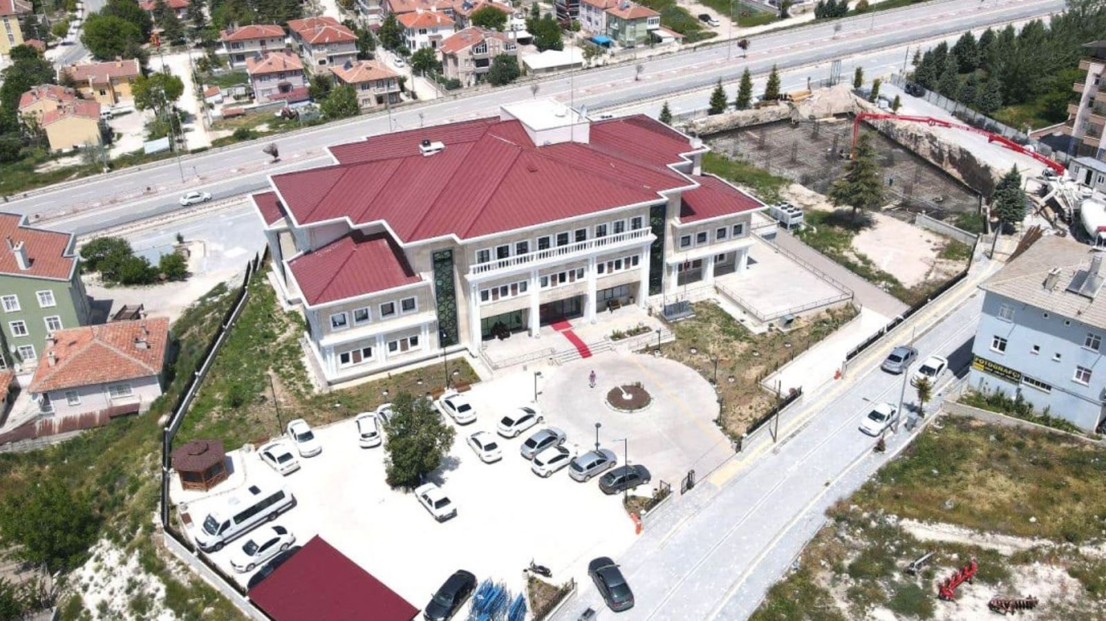 Cihanbeyli’ye Murat Kurum Öğretmenevi yapılıyor, inşaatı Büyükşehir devraldı