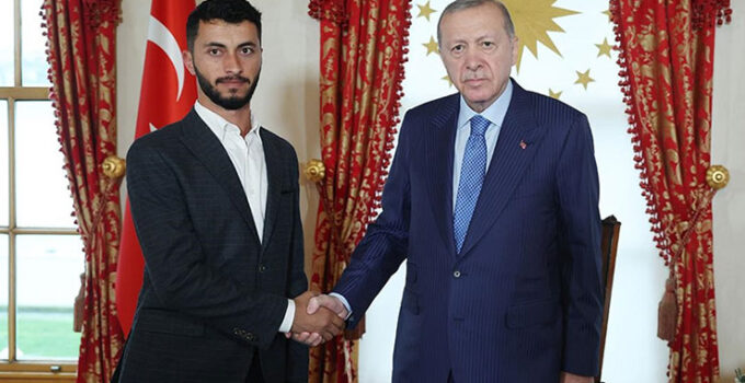 Cumhurbaşkanı Erdoğan, Oscar ödüllü Filistinli yönetmen Basel Adra’yla görüştü