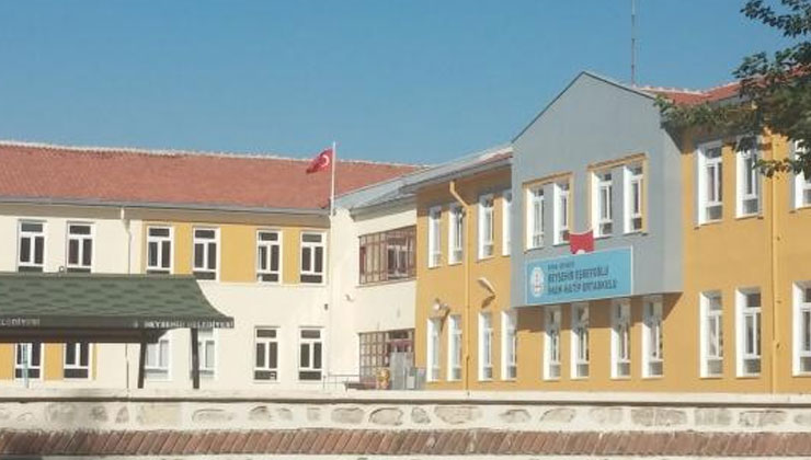 Eşrefoğlu İmam Hatip Ortaokuluna anlamlı ziyaret