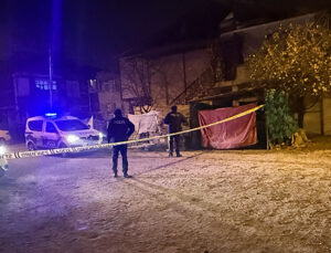 Evinin önünde silahlı saldırıya uğrayan motokurye hayatını kaybetti