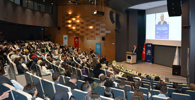 Geleceğin sağlık yöneticilerine NEÜ’de anlamlı konferans