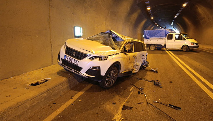 Gümüşhane’de yarım saat arayla meydana gelen iki kazada 1 kişi öldü, 3 kişi yaralandı