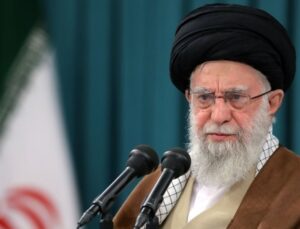 Hamaney, ABD ordusunun İranlı gençlerin cesareti karşısında yenilgiye uğradığını öne sürdü