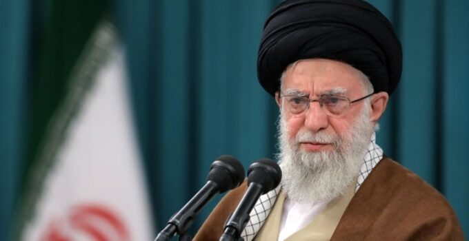 Hamaney, ABD ordusunun İranlı gençlerin cesareti karşısında yenilgiye uğradığını öne sürdü