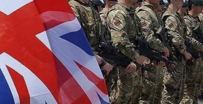 İngiltere, okula ara veren gençler için gönüllü askerlik eğitimi hazırlıyor