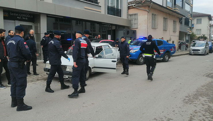 Jandarma personelini yaralayan sürücü, kovalamaca sonrası yakalandı