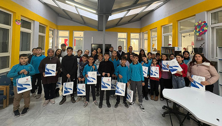 Karapınar’da ortaokul öğrencilerine Kur’an-ı Kerim hediye edildi