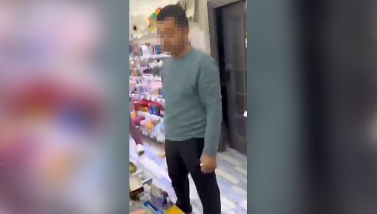 Kırtasiyede genç kızın fotoğrafını çeken şüpheliye müdahale