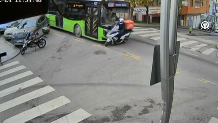Kocaeli’de motosiklet ile belediye otobüsünün çarpıştığı kaza güvenlik kamerasında