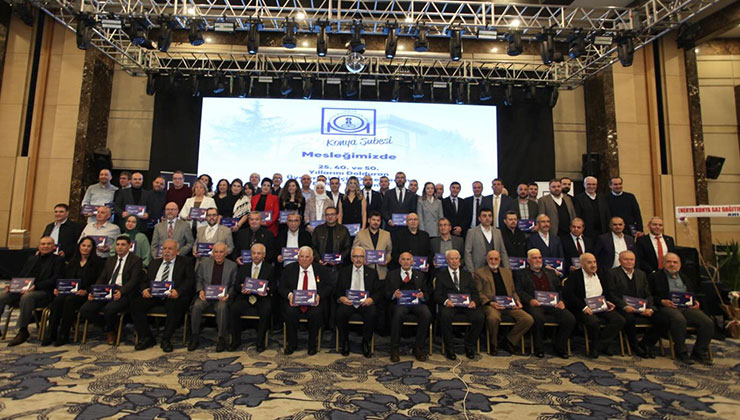 Konya Makine Mühendisleri Odasında meslek büyüklerine plaket