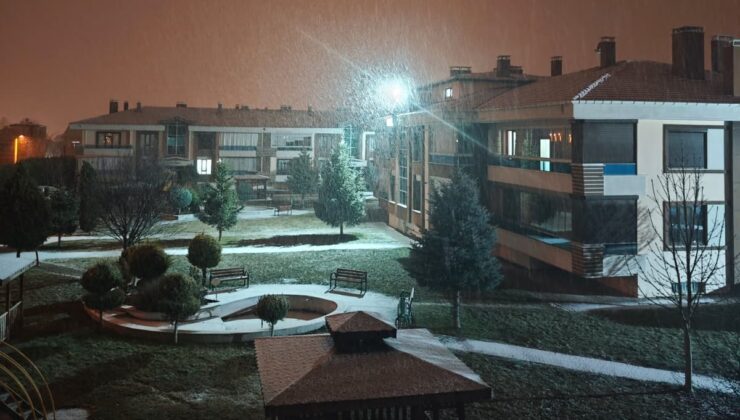 Konya merkeze de kar yağışı başladı