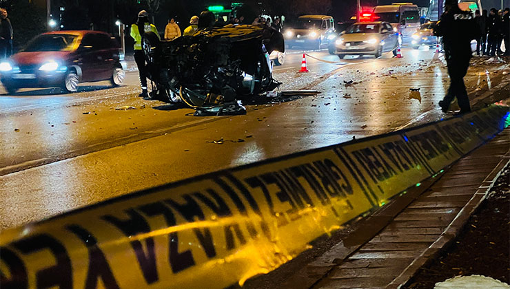 Konya’da ağaca çarpan otomobilden fırlayan yolcu kurtarılamadı