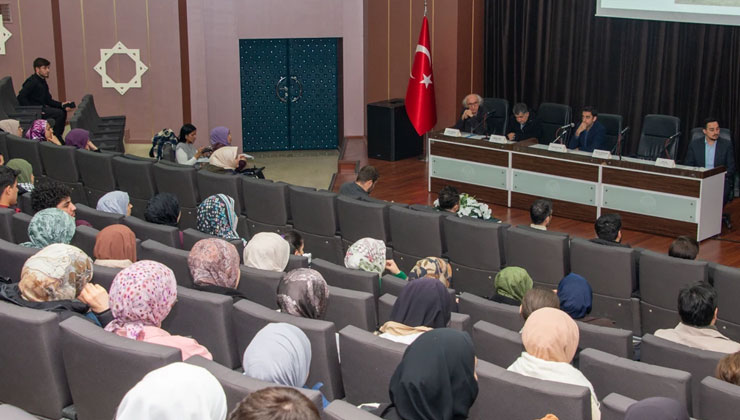 Konya’da Arapça Kariyer Buluşmaları Paneli düzenlendi