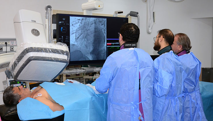 Konya’da görevi başında kalp krizi geçiren anjiyo teknisyeni anında müdahaleyle hayatta kaldı