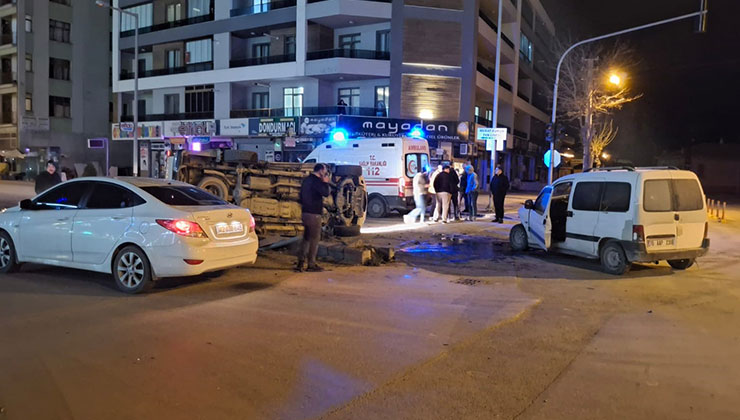 Konya’da iki kamyonet çarpıştı: 2 yaralı