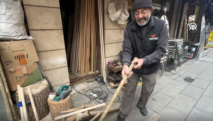 Konya’da Nurettin usta 50 yıldır çoban değneğiyle keser sapı ve fırın küreği üretiyor