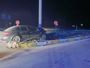 Konya’da otomobil refüje çıktı: 3 yaralı