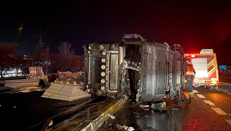 Konya’da otomobil tır ile çarpıştı: 1 yaralı