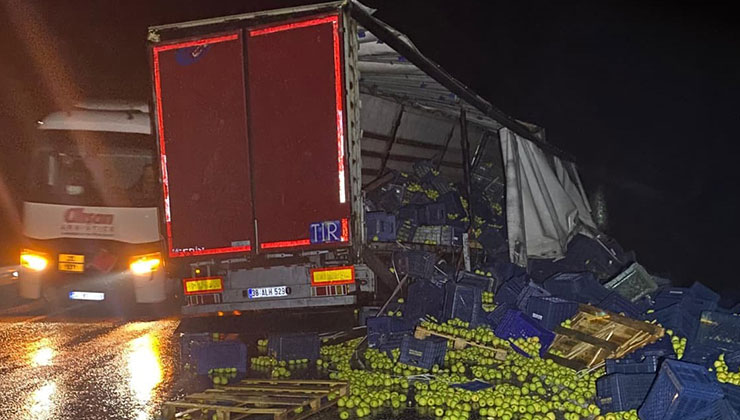 Konya’da tır bariyerlere çarptı: 1 yaralı