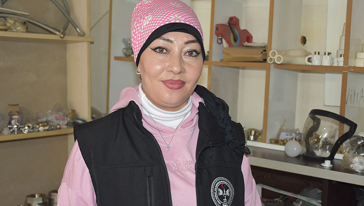 Konya’da ustasının çırak bulamaması üzerine sahaya çıkan 41 yaşındaki Fatmagül Çağlan