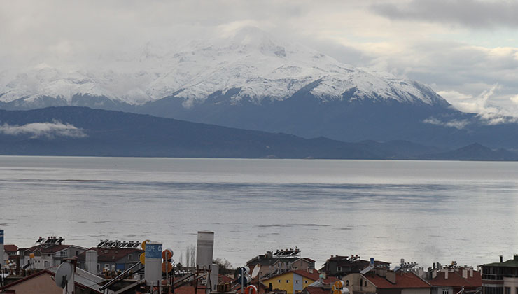 Konya’da yağış, Anamas’ın zirvesini beyaz örtüyle kapladı