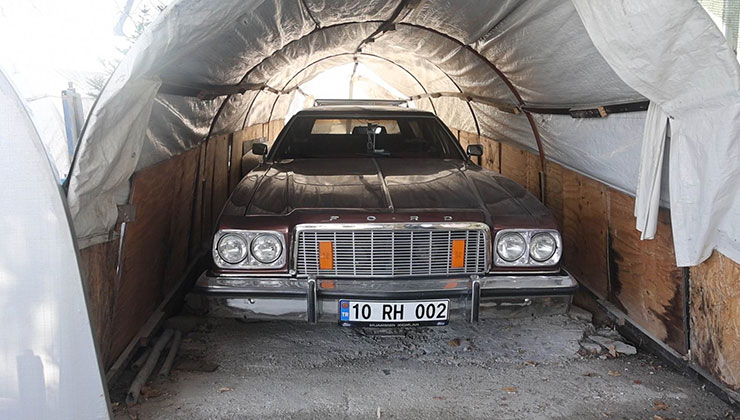 Konya’daki bu serada sebze değil klasik araba yetişiyor