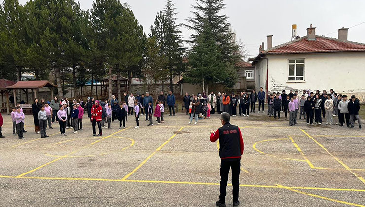 Konya’daki okullarda deprem ve ilkyardım tatbikatı verildi
