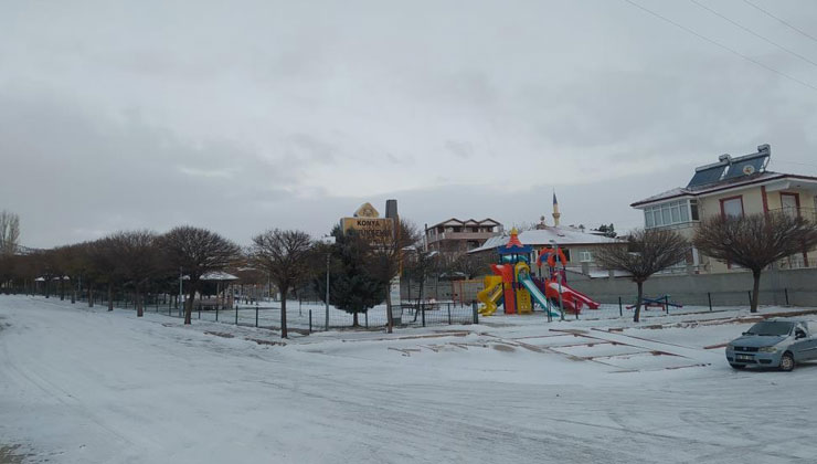 Konya’nın bu ilçesinde mevsimin ilk karı yağdı