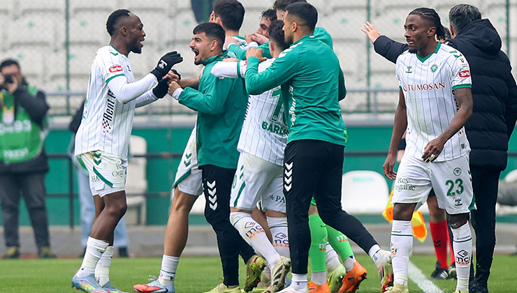 Konyaspor ilk yarıda kaç oyuncu değişikliği yaptı?