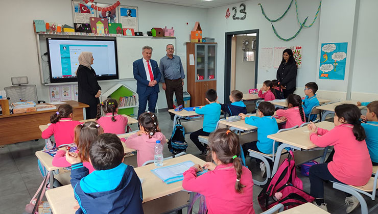 Müdür Yiğit, okul ziyaretlerini sürdürüyor