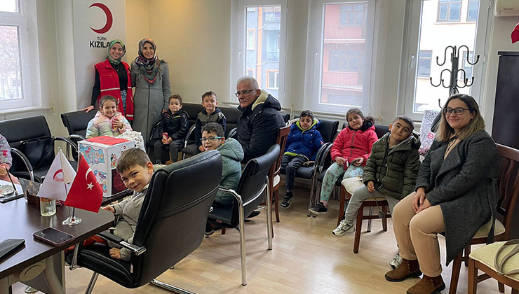 Öğrencilerden Kızılay’a anlamlı ziyaret