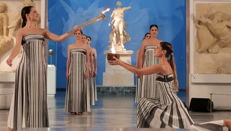 Olimpiyat meşalesi İtalya yolunda