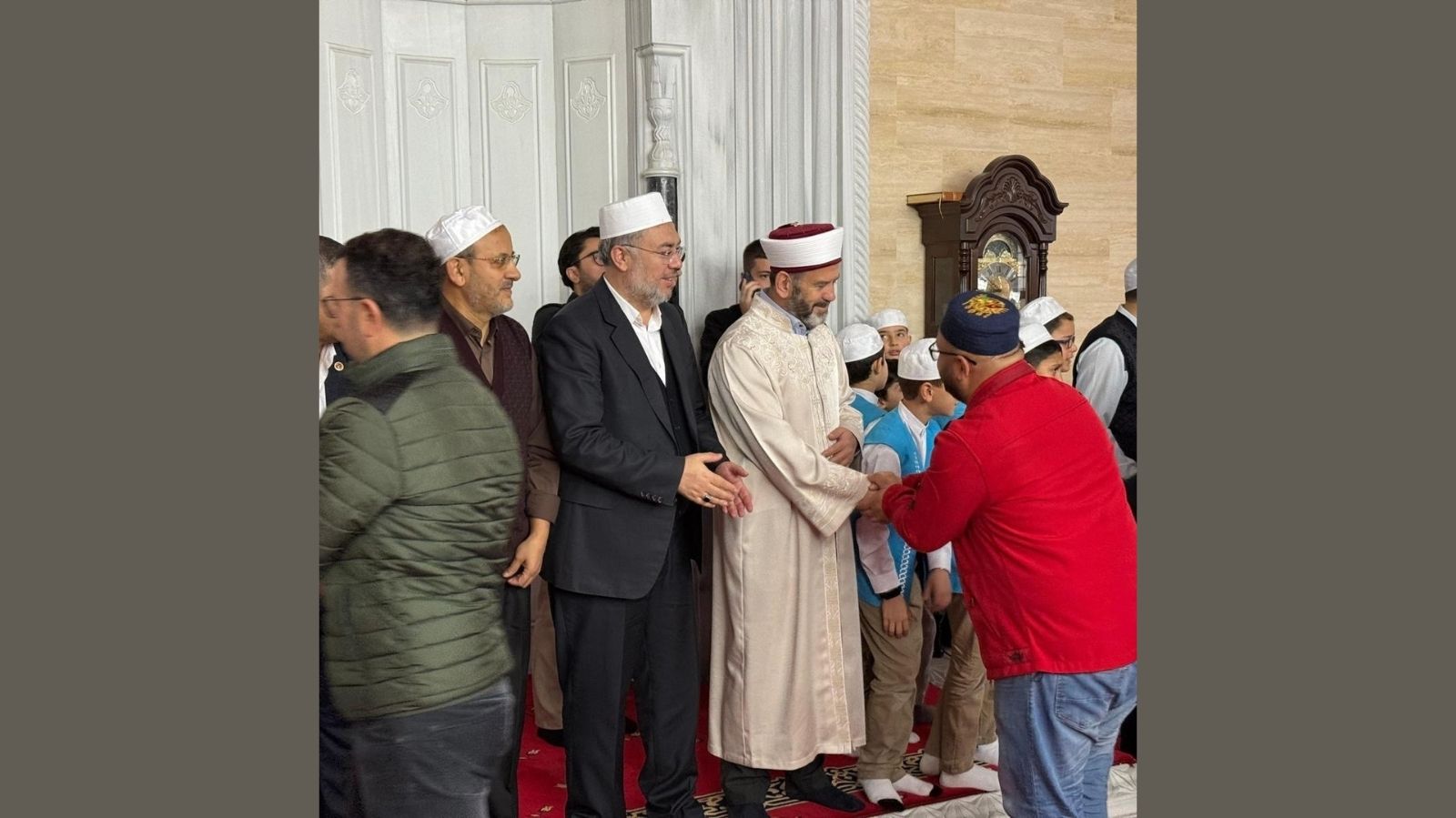 Sabah namazında Gazze ve Doğu Türkistan’a dua edildi