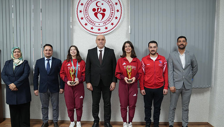 Şampiyon eskrimcilerden Konya İl Müdürü Birdal Öztürk’e ziyaret