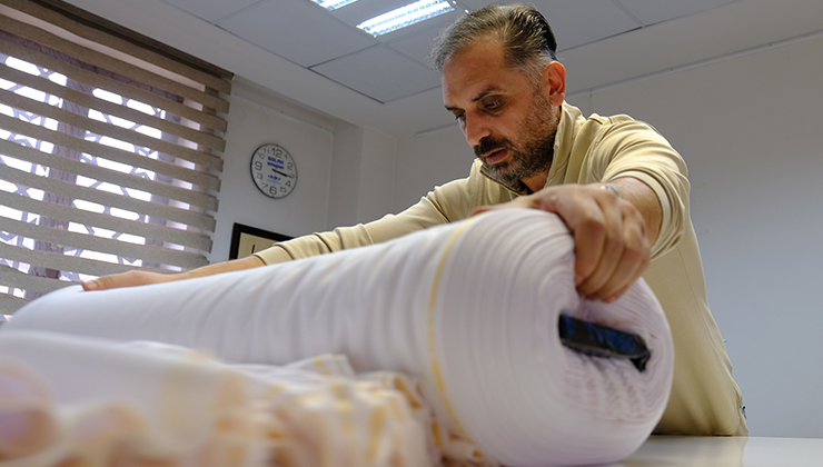 Semazen kıyafetinin dikim usulünden rahatsız oldu, kendi terzisini açtı